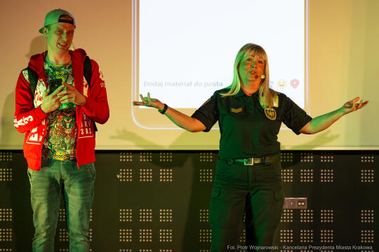 Miszalski, zdjęcia, smartfon, przedstawienie, Straż Miejska, profilaktyka, Centrum Kultury Podgór