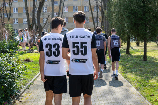 pw_445_004_fot. piotr wojnarowski.jpg-Sęk, otwarcie, boiska, zdjęcia, XIII LO, SP 38, Sądowa