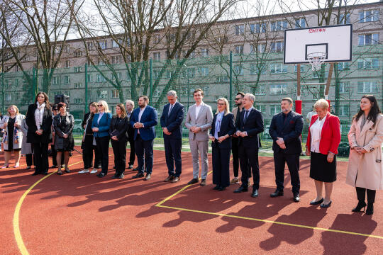 pw_445_007_fot. piotr wojnarowski.jpg-Sęk, otwarcie, boiska, zdjęcia, XIII LO, SP 38, Sądowa