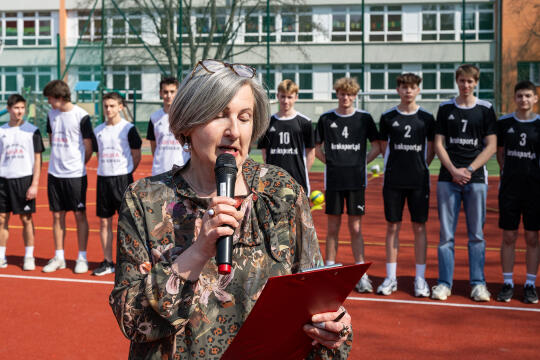 pw_445_009_fot. piotr wojnarowski.jpg-Sęk, otwarcie, boiska, zdjęcia, XIII LO, SP 38, Sądowa