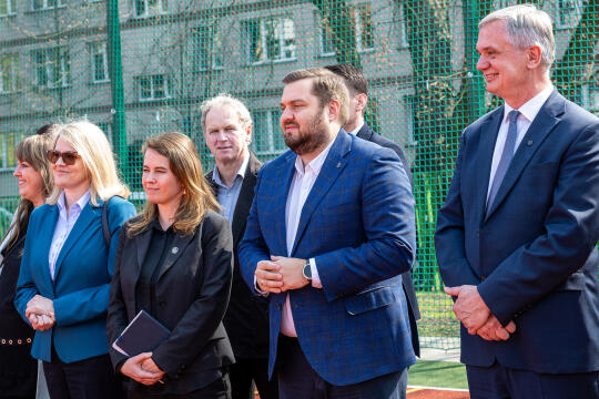 pw_445_010_fot. piotr wojnarowski.jpg-Sęk, otwarcie, boiska, zdjęcia, XIII LO, SP 38, Sądowa