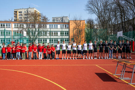 pw_445_016_fot. piotr wojnarowski.jpg-Sęk, otwarcie, boiska, zdjęcia, XIII LO, SP 38, Sądowa