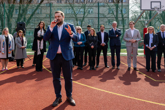 pw_445_017_fot. piotr wojnarowski.jpg-Sęk, otwarcie, boiska, zdjęcia, XIII LO, SP 38, Sądowa