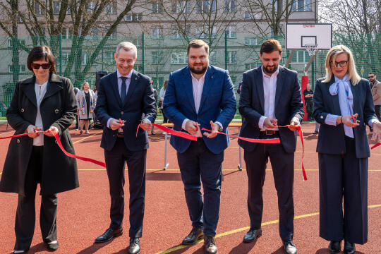 pw_445_028_fot. piotr wojnarowski.jpg-Sęk, otwarcie, boiska, zdjęcia, XIII LO, SP 38, Sądowa