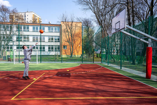 pw_445_036_fot. piotr wojnarowski.jpg-Sęk, otwarcie, boiska, zdjęcia, XIII LO, SP 38, Sądowa