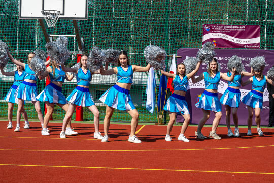 pw_445_038_fot. piotr wojnarowski.jpg-Sęk, otwarcie, boiska, zdjęcia, XIII LO, SP 38, Sądowa