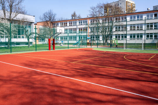 pw_445_043_fot. piotr wojnarowski.jpg-Sęk, otwarcie, boiska, zdjęcia, XIII LO, SP 38, Sądowa