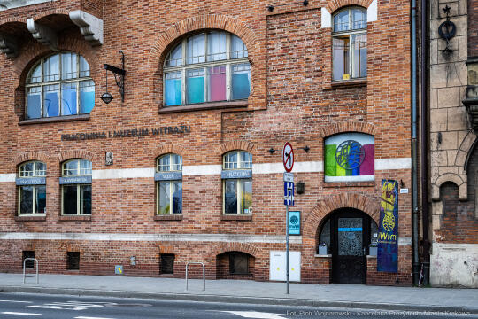 pw_446_001_fot. piotr wojnarowski.jpg-Prezydent Krakowa odwiedził Muzeum Witrażu