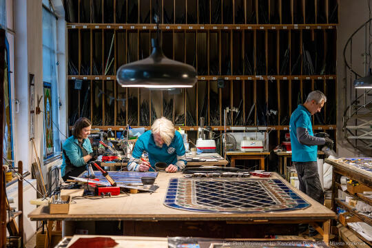 pw_446_002_fot. piotr wojnarowski.jpg-Prezydent Krakowa odwiedził Muzeum Witrażu