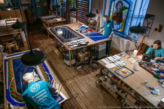 pw_446_005_fot. piotr wojnarowski.jpg-Prezydent Krakowa odwiedził Muzeum Witrażu