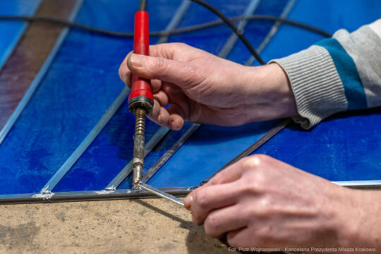 pw_446_009_fot. piotr wojnarowski.jpg-Prezydent Krakowa odwiedził Muzeum Witrażu