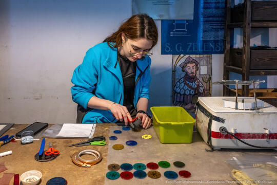 pw_446_013_fot. piotr wojnarowski.jpg-Prezydent Krakowa odwiedził Muzeum Witrażu