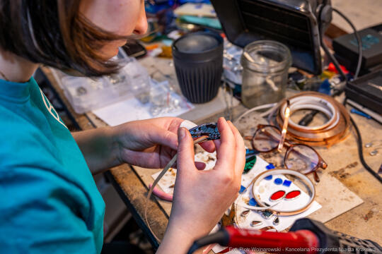 pw_446_016_fot. piotr wojnarowski.jpg-Prezydent Krakowa odwiedził Muzeum Witrażu