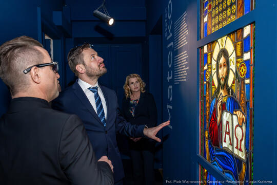 pw_446_018_fot. piotr wojnarowski.jpg-Prezydent Krakowa odwiedził Muzeum Witrażu