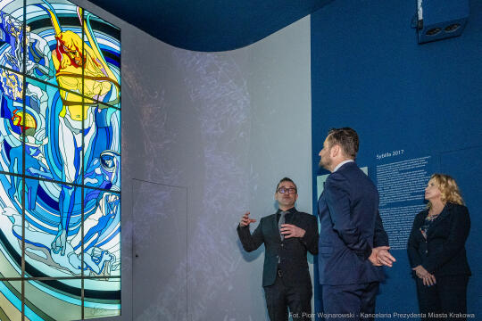 pw_446_020_fot. piotr wojnarowski.jpg-Prezydent Krakowa odwiedził Muzeum Witrażu