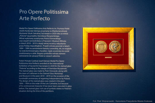 pw_446_028_fot. piotr wojnarowski.jpg-Prezydent Krakowa odwiedził Muzeum Witrażu