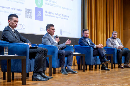 PW_453030_fot. Piotr Wojnarowski.jpg-Miszalski, AWF, AKF zdjęcia, sport, kluby, spotkanie