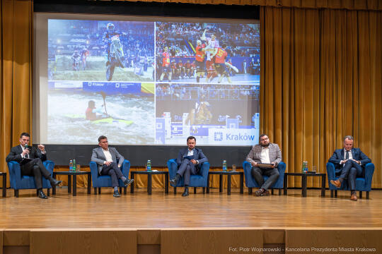 PW_453060_fot. Piotr Wojnarowski.jpg-Miszalski, AWF, AKF zdjęcia, sport, kluby, spotkanie