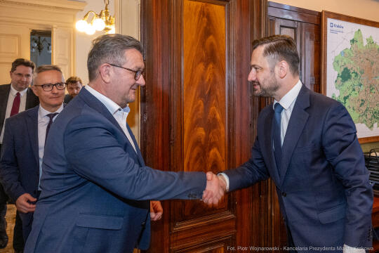 PW_456001_fot. Piotr Wojnarowski.jpg-Miszalski, umowa, podpisanie, nowe tramwaje, PESA, MPK