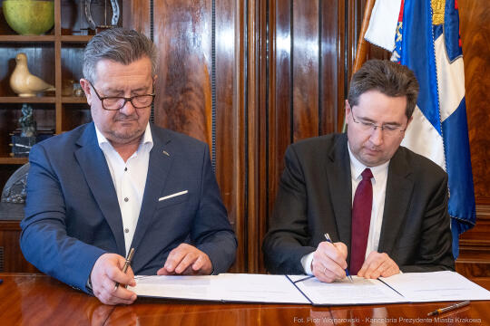 PW_456003_fot. Piotr Wojnarowski.jpg-Miszalski, umowa, podpisanie, nowe tramwaje, PESA, MPK