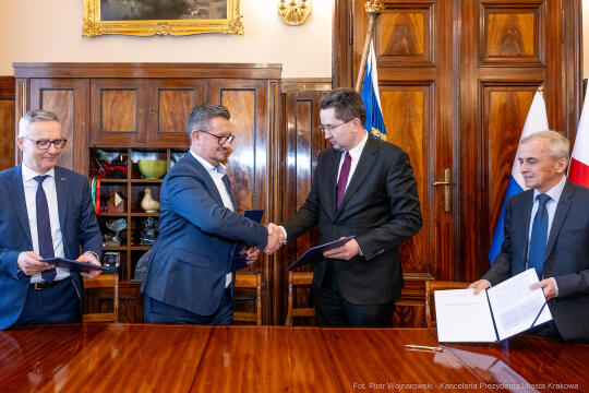 PW_456005_fot. Piotr Wojnarowski.jpg-Miszalski, umowa, podpisanie, nowe tramwaje, PESA, MPK