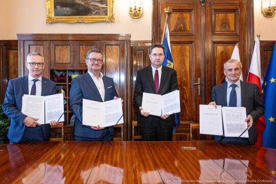 PW_456007_fot. Piotr Wojnarowski.jpg-Miszalski, umowa, podpisanie, nowe tramwaje, PESA, MPK