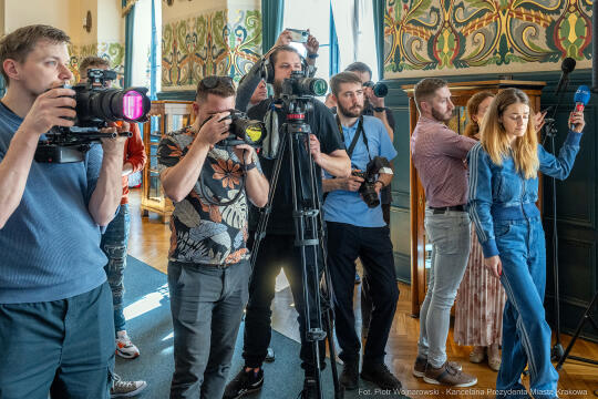 PW_456012_fot. Piotr Wojnarowski.jpg-Miszalski, umowa, podpisanie, nowe tramwaje, PESA, MPK