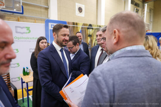 BS-250403-BSK_0851.jpg-Miszalski, Ławka Dialogu, Bieńczyce, Mazur, Sęk, mieszkańcy