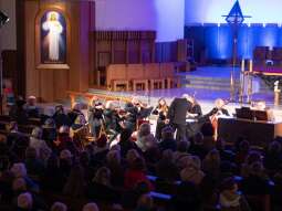 sabat mater (29 z 86)-min.jpg-koncert, mieszkańcy