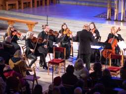 sabat mater (32 z 86)-min.jpg-koncert, mieszkańcy