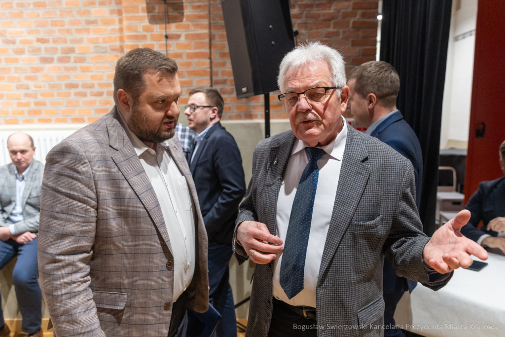 BS-250410-BSK_5669.jpg-Ławka Dialogu, Miszalski, Sęk  Autor: B. Świerzowski