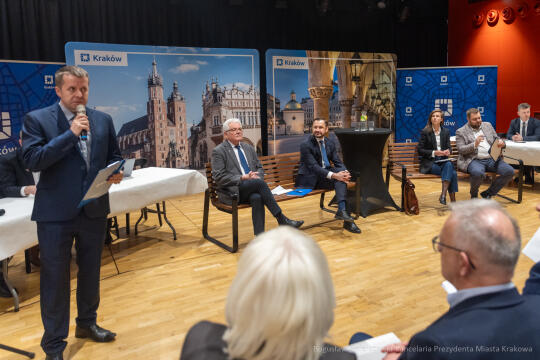 BS-250410-BSK_5677.jpg-Ławka Dialogu, Miszalski, Sęk