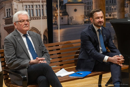 BS-250410-BSK_5680.jpg-Ławka Dialogu, Miszalski, Sęk