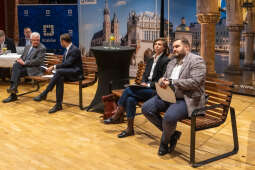 BS-250410-BSK_5689.jpg-Ławka Dialogu, Miszalski, Sęk