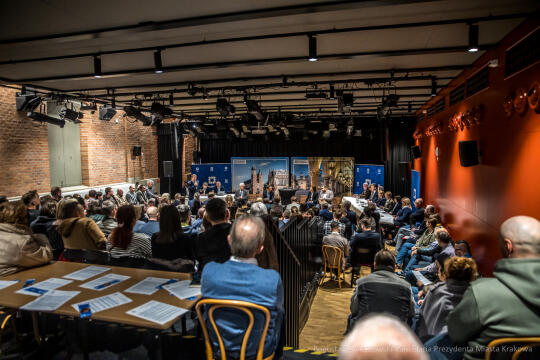 BS-250410-BSK_5691.jpg-Ławka Dialogu, Miszalski, Sęk