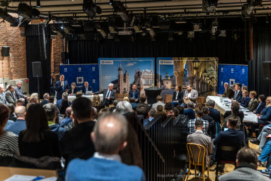 BS-250410-BSK_5695.jpg-Ławka Dialogu, Miszalski, Sęk