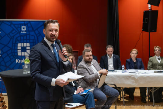 BS-250410-BSK_5802.jpg-Ławka Dialogu, Miszalski, Sęk