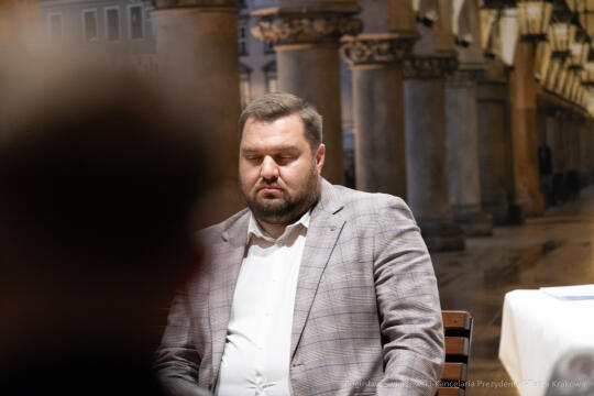 BS-250410-BSK_6143.jpg-Ławka Dialogu, Miszalski, Sęk