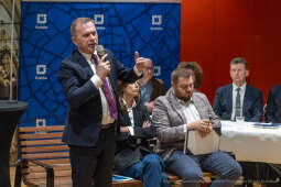 BS-250410-BSK_6335.jpg-Ławka Dialogu, Miszalski, Sęk