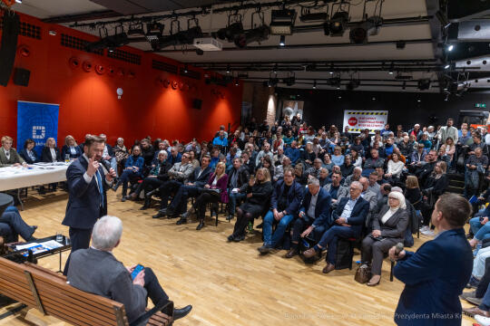 BS-250410-BSK_6440.jpg-Ławka Dialogu, Miszalski, Sęk