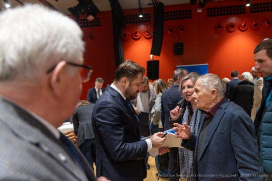 BS-250410-BSK_6477.jpg-Ławka Dialogu, Miszalski, Sęk