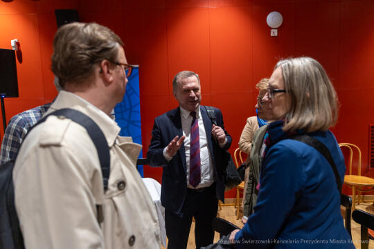 BS-250410-BSK_6545.jpg-Ławka Dialogu, Miszalski, Sęk