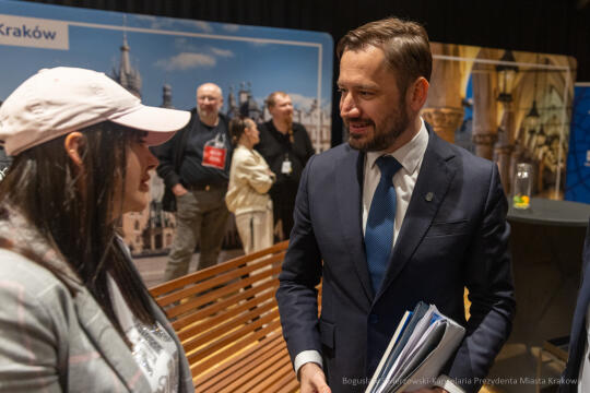 BS-250410-BSK_6559.jpg-Ławka Dialogu, Miszalski, Sęk