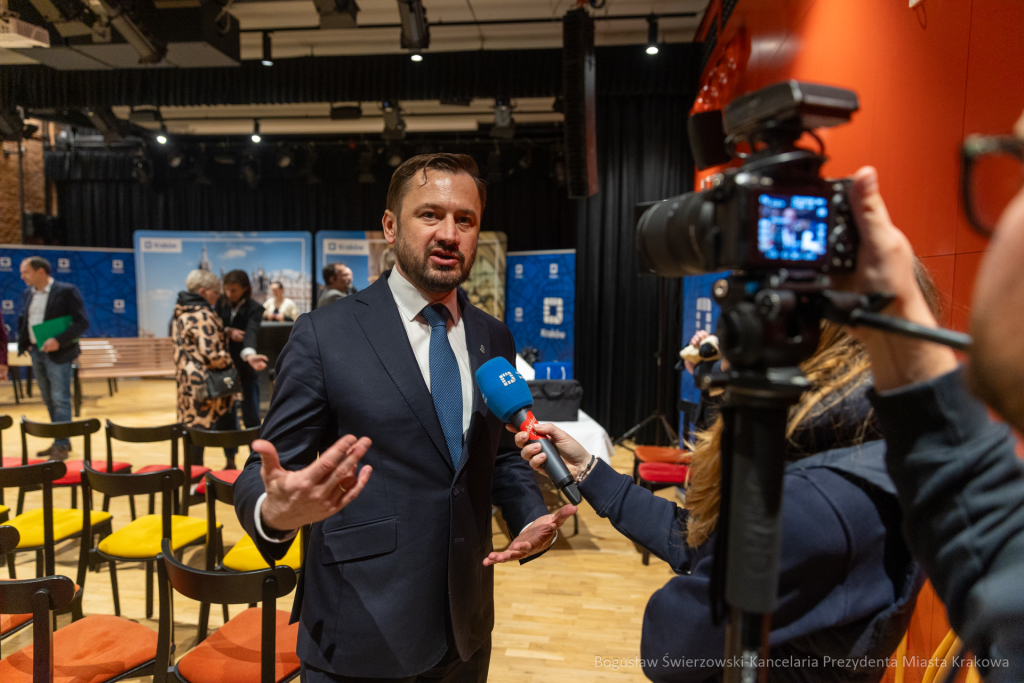 BS-250410-BSK_6627.jpg-Ławka Dialogu, Miszalski, Sęk  Autor: B. Świerzowski