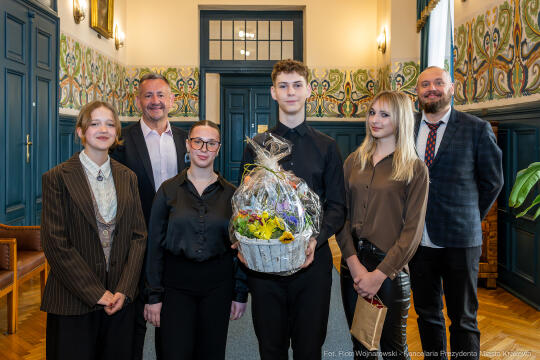 PW_464_001_fot. Piotr Wojnarowski.jpg-Miszalski, zdjęcia, spotkanie, licealiści, 8 LO Kraków