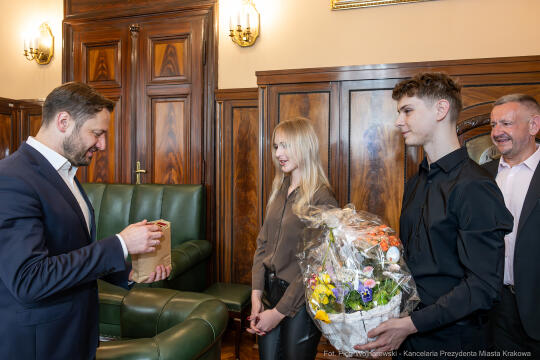 PW_464_006_fot. Piotr Wojnarowski.jpg-Miszalski, zdjęcia, spotkanie, licealiści, 8 LO Kraków