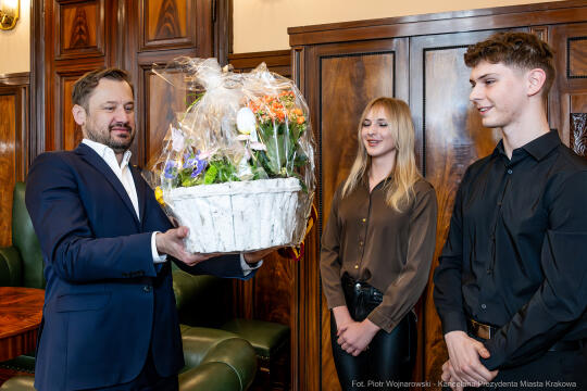 PW_464_009_fot. Piotr Wojnarowski.jpg-Miszalski, zdjęcia, spotkanie, licealiści, 8 LO Kraków