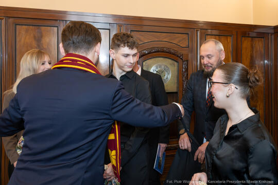 PW_464_012_fot. Piotr Wojnarowski.jpg-Miszalski, zdjęcia, spotkanie, licealiści, 8 LO Kraków