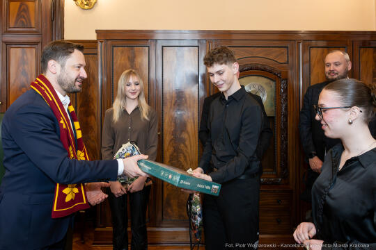 PW_464_013_fot. Piotr Wojnarowski.jpg-Miszalski, zdjęcia, spotkanie, licealiści, 8 LO Kraków