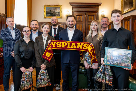 PW_464_014_fot. Piotr Wojnarowski.jpg-Miszalski, zdjęcia, spotkanie, licealiści, 8 LO Kraków